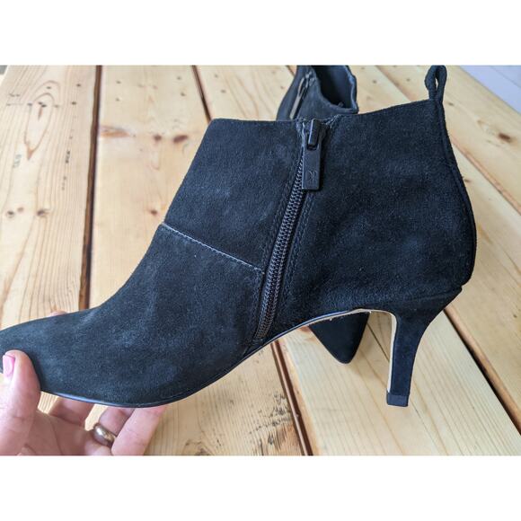 Donald J Pliner Fayla Black Suede Ankle Boots Pointed Toe Kitten Heel Size 7M - Picture 3 of 7